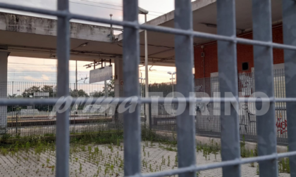 43enne si toglie la vita lanciandosi contro un treno a Moncalieri