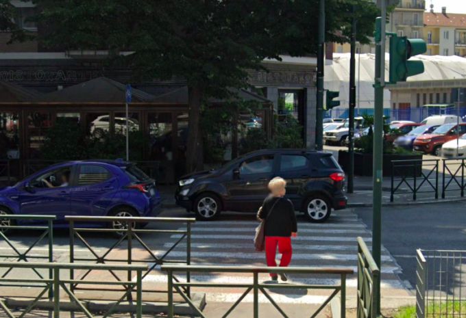 Investita mentre attraversava sulle strisce in corso Orbassano