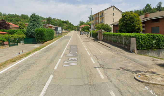 Litiga con i famigliari, scende in strada e si taglia la gola