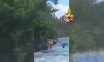 Ragazza 21enne bloccata nel fiume Stura in balia della corrente: il video del salvataggio