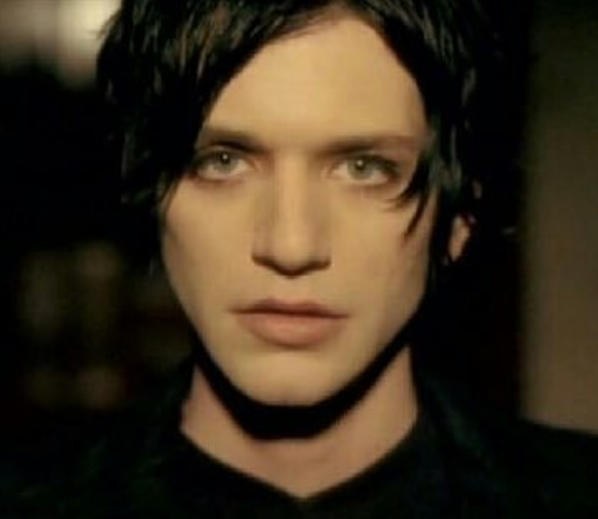 Brian Molko dei Placebo insulta la Meloni al Sonic Park di Stupinigi
