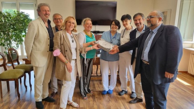 Contrasto al ritardo cognitivo in geriatria: donazione di orologi da parete al San Luigi di Orbassano