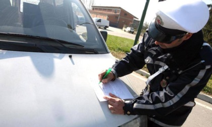 Carignano, 50enne pizzicato alla guida senza patente e assicurazione