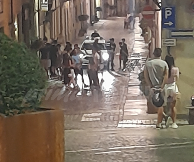 Tentata rissa tra due ragazze nel centro di Moncalieri
