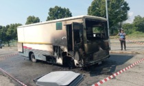 A fuoco un camion dei panini ad Orbassano
