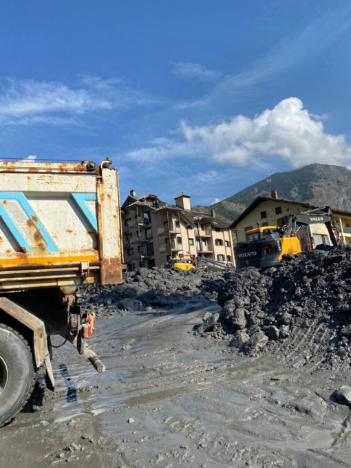 Operai al lavoro a Bardonecchia per ripristinare la viabilità