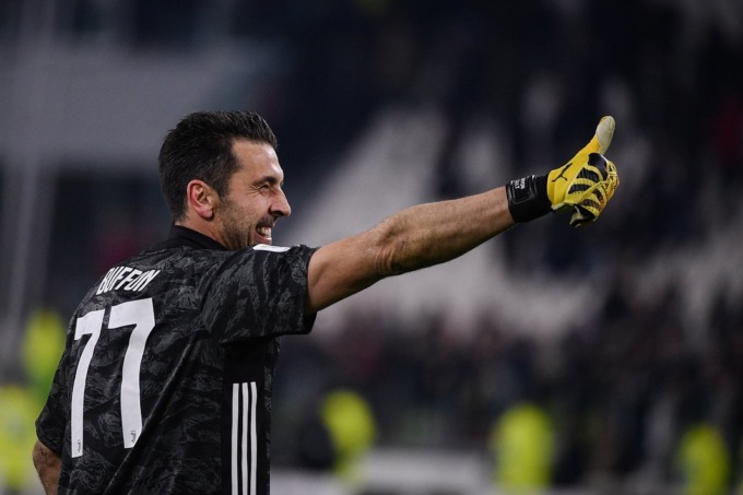 Gigi Buffon dice addio al calcio: le migliori parate del più forte portiere italiano