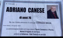 Scritta "Froci!" sul manifesto funebre del fondatore di "Radio Armonia" Adriano Canese