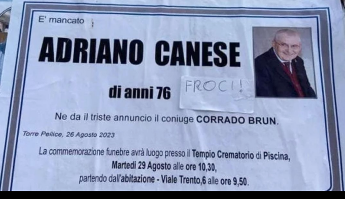 Scritta “Froci!” sul manifesto funebre del fondatore di “Radio Armonia” Adriano Canese
