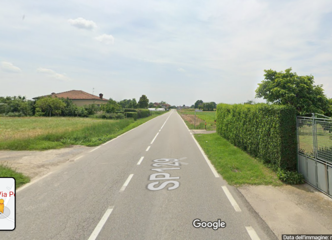 Auto si ribalta mentre percorre via Poirino a Carmagnola