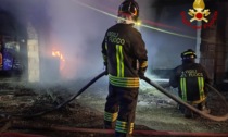 Un'auto a fuoco a Carmagnola