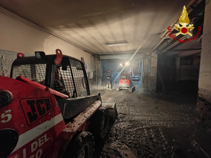 Maltempo, alberi abbattuti e strade allagate in molte zone della cintura torinese