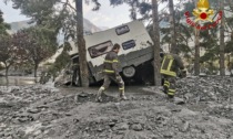 Pompieri ancora al lavoro per rimuovere fango e detriti a Bardonecchia