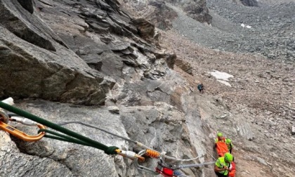 Escursionista ferito a una gamba riportato a valle dal Soccorso Alpino