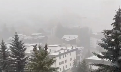 Maltempo in Piemonte, il brusco calo delle temperature porta la neve a Sestriere