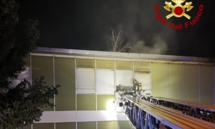 Incendio a Druento, a fuoco edificio scolastico abbandonato