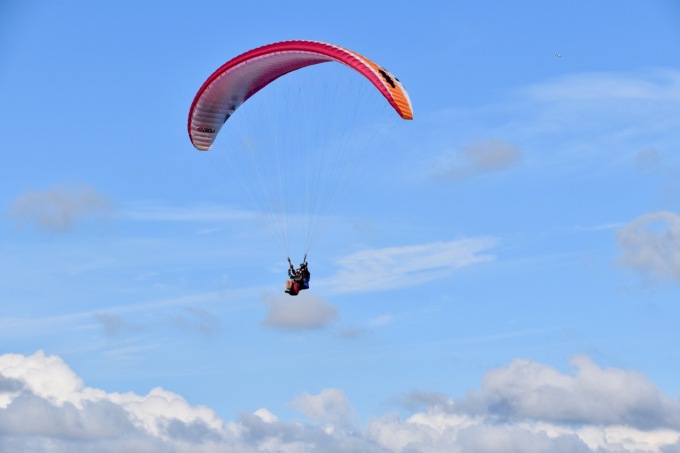 Si schianta con il parapendio in Valchiusella, muore turista tedesca