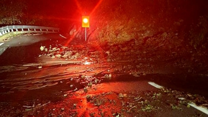 Detriti sulla Sp 255 della Val Clarea: strada chiusa. Annullati gli appuntamenti di Scenario Montagna