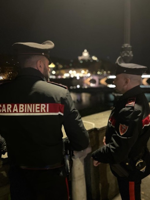 Custodivano droga in casa ai fini di spaccio: in manette tre persone