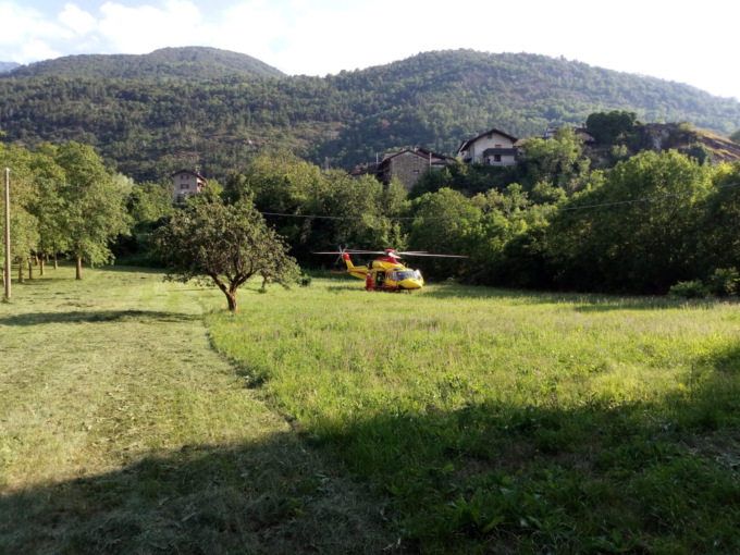 85enne cade da un muro alto 5 metri a Bussoleno