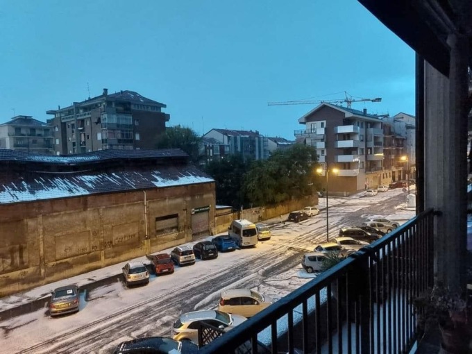 Acquazzone nel Torinese, strade trasformate in torrenti in poco tempo