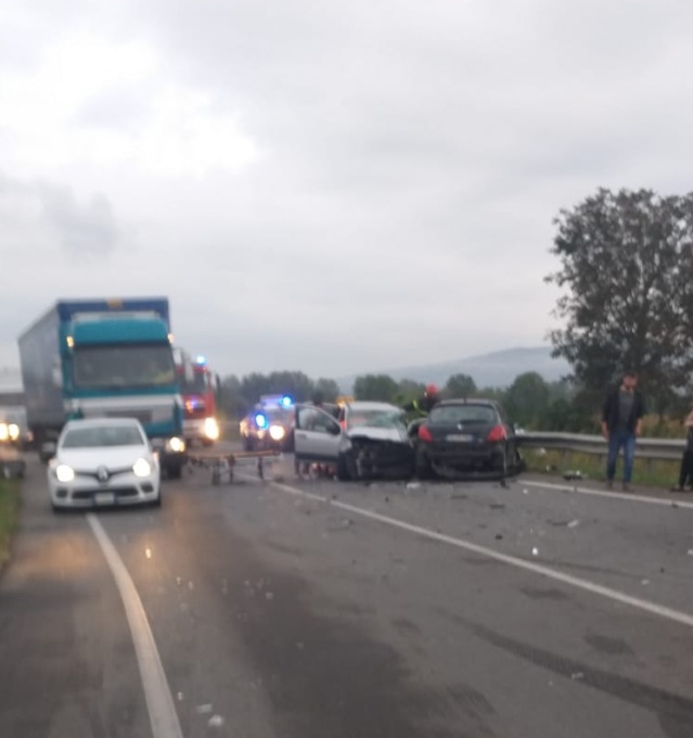 Scontro tra quattro veicoli sull’ex SS20 a La Loggia