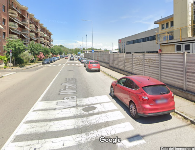 Tampona un’auto a Nichelino e fugge: è caccia al pirata