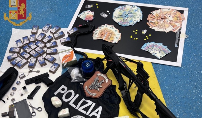 Operazione antidroga a Barriera Milano, sequestrati oltre 5 chili di droga e 80mila euro in contanti