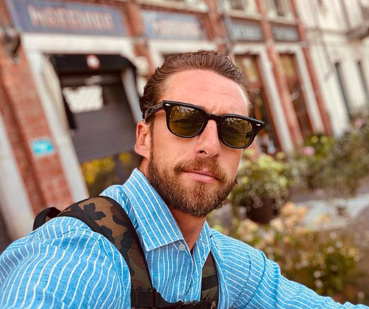 Una piccola ginnasta di colore è l’unica che non riceve la medaglia: il video che fa infuriare Claudio Marchisio