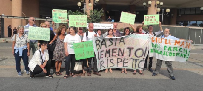 In tribunale per decidere il destino di 242 aceri, il Comitato Salviamo gli Alberi: “Abbatterli è un danno per la nostra salute”
