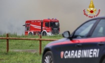 A fuoco un'auto sulla Sp145 a Piobesi