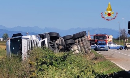 Incidente mortale ad Arborio: camion si ribalta e schiaccia un'automobile