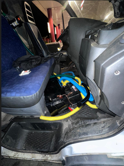 Due uomini pizzicati dalla polizia mentre rubavano gasolio in un’area di servizio a Beinasco