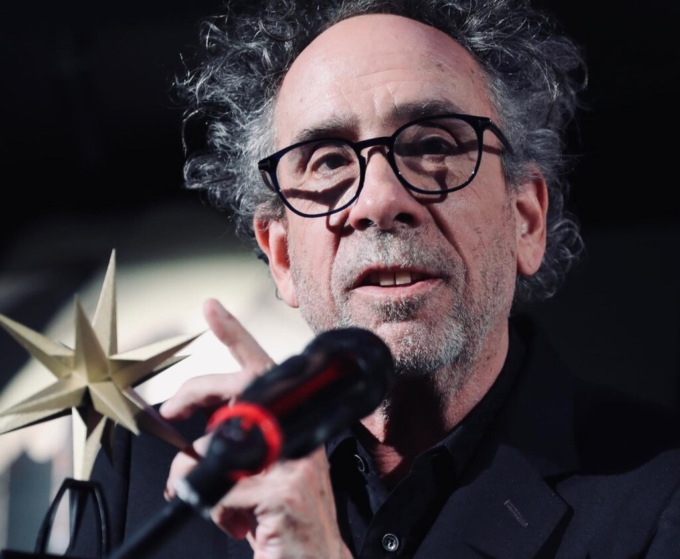 In 10mila vogliono partecipare alla masterclass con Tim Burton e il Museo del Cinema inventa il “tappeto viola”