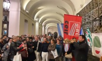 Lo sciopero dei lavoratori del Teatro Regio si trasforma in uno spettacolo "en plein air" per i passanti