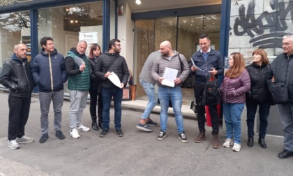 Accendono un mutuo per comprare casa e ristrutturarla, ma l'impresa non fa i lavori: la disperazione di decine di famiglie