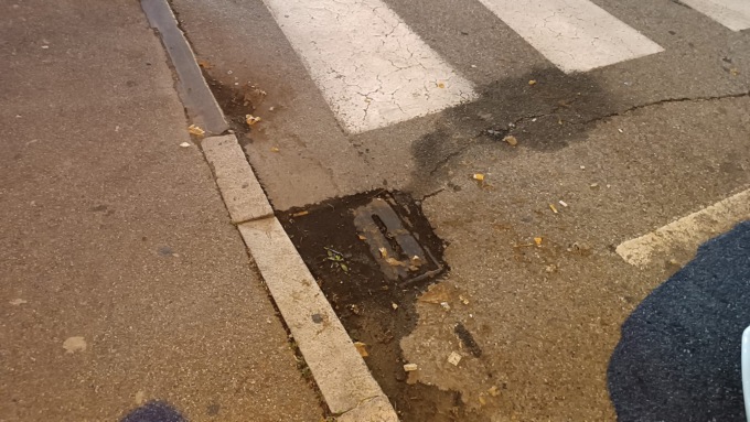 Tombini intasati in molte zone di Nichelino, non mancano le polemiche