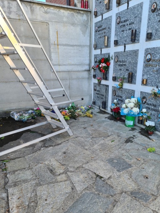 Raid vandalico al cimitero di Beinasco