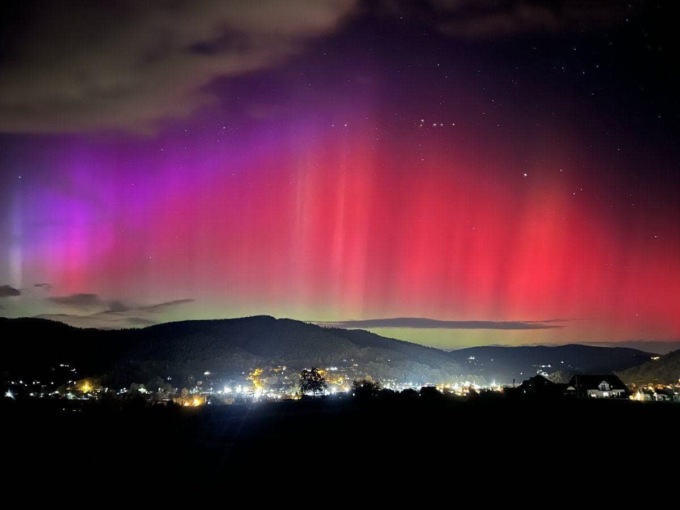 L’aurora boreale ha colorato nel weekend il cielo del Piemonte