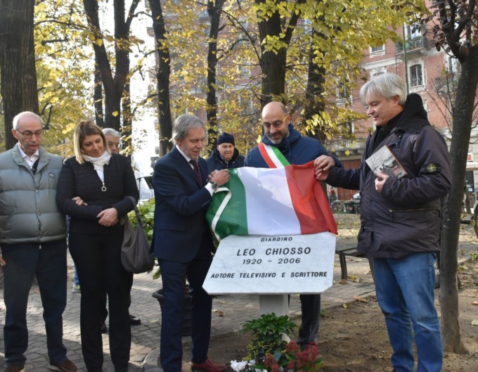 Torino omaggia il paroliere Leo Chiosso con una targa in largo Montebello