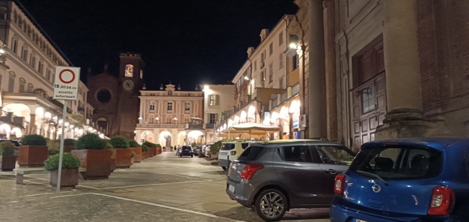 Polemica a Moncalieri: “Basta auto in piazza Vittorio e in via San Martino”