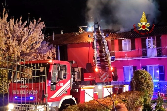 A fuoco un tetto di un’abitazione a Brusasco