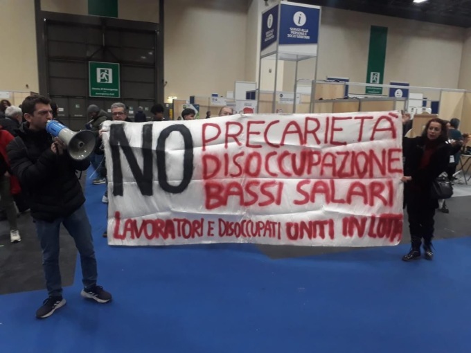 IoLavoro, protesta dei disoccupati e precari contro il Governo Meloni e la Regione Piemonte
