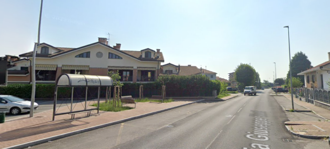 49enne si ferma con l’auto alla fermata del 39 a Nichelino, si sente male e muore
