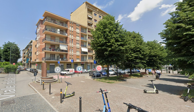 Scassano la porta, entrano in un alloggio e rubano monete in un appartamento a Moncalieri