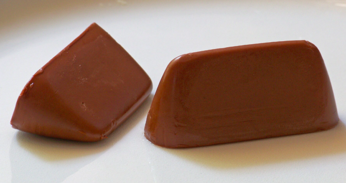 Latte sì, latte no: tra i mastri cioccolatai piemontesi e la Lindt è scoppiata la “battaglia del Gianduiotto”