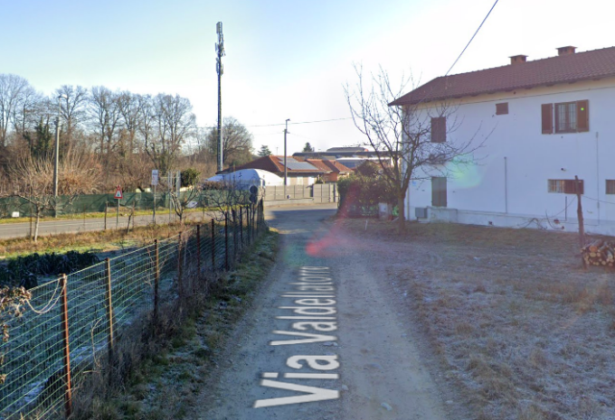 77enne travolta da una Mercedes muore sul colpo