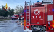 Cumuli di paglia a fuoco in un maneggio a Rivalta di Torino: muore un cavallo
