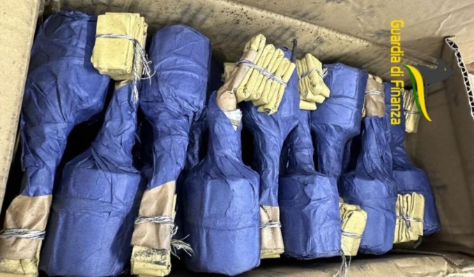 Pubblicizza e vende online fuochi d’artificio illegali, 27enne arrestato a Nichelino