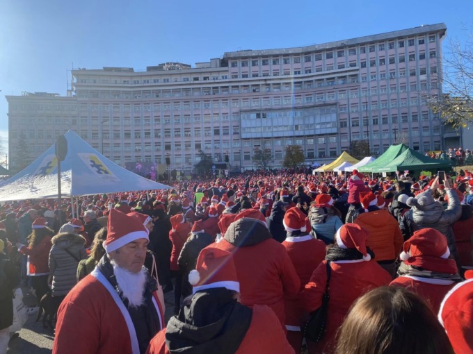 50mila persone al raduno dei Babbi Natale davanti al Regina Margherita